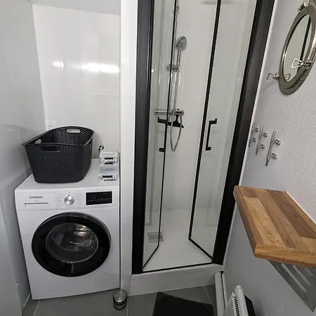 St Gilles Face * 생 힐레르 드 리에